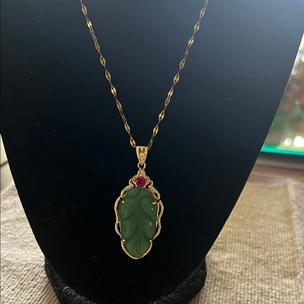 *071* Green and Gold Yellow Plated Leaf Pendant Necklace Adjustable”18 x16” in - Picture 1 of 7
